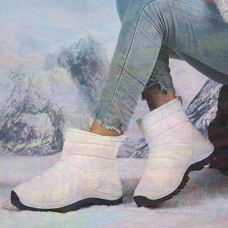Vintage Fashion Collecting And Wearing Designer Classics - Nonslip Thermo Elderly Tennis Woman Walking