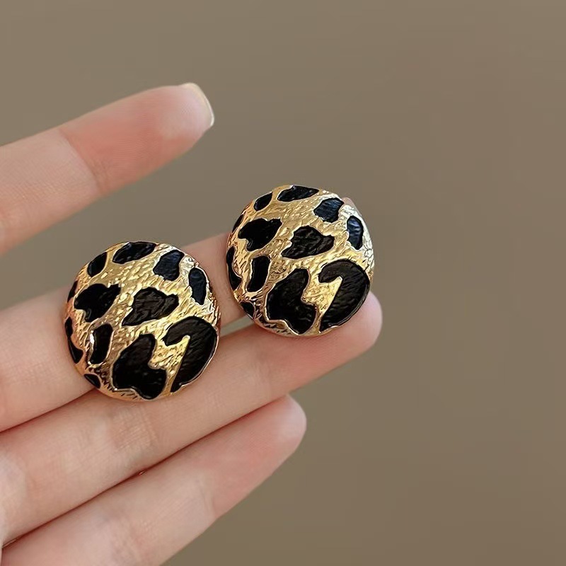 Boho Style Leopard Print Patte - Vintage Fashion Illustrations review and price