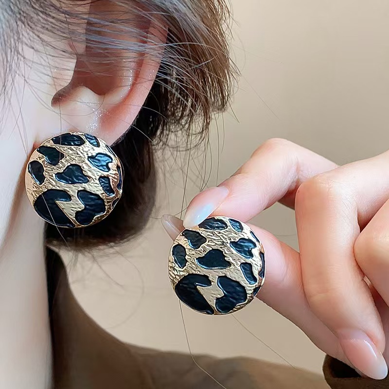 Boho Style Leopard Print Patte - Vintage Fashion Illustrations review and price